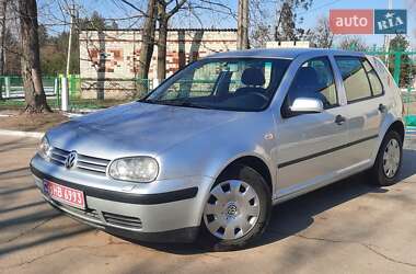 Хетчбек Volkswagen Golf 2002 в Києві