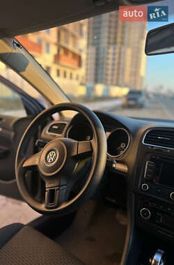 Универсал Volkswagen Golf 2011 в Буче