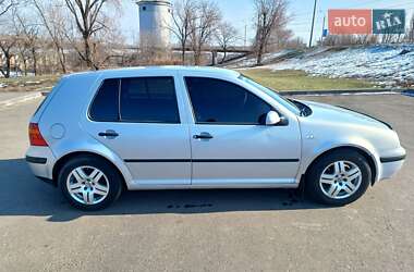 Хэтчбек Volkswagen Golf 1999 в 