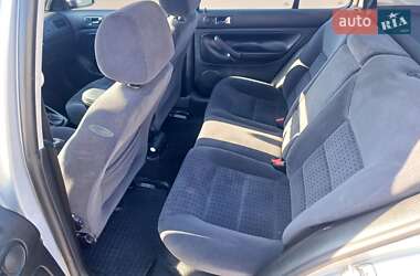 Хэтчбек Volkswagen Golf 1999 в 