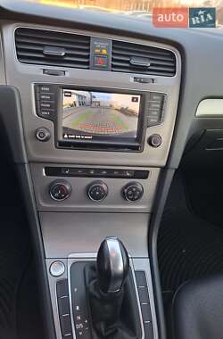 Хэтчбек Volkswagen Golf 2017 в 