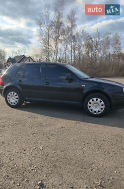 Хетчбек Volkswagen Golf 2002 в Львові