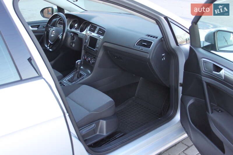 Універсал Volkswagen Golf 2015 в Вінниці