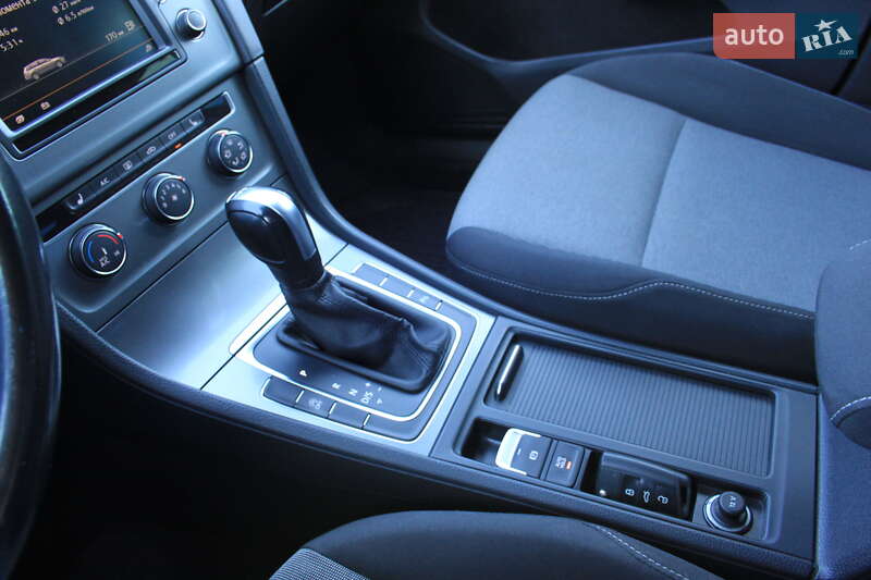 Універсал Volkswagen Golf 2015 в Вінниці