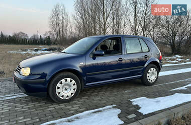 Хетчбек Volkswagen Golf 2003 в Луцьку