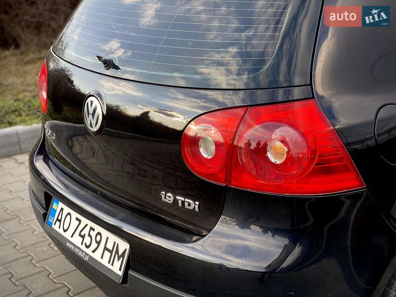 Хетчбек Volkswagen Golf 2004 в Мукачевому