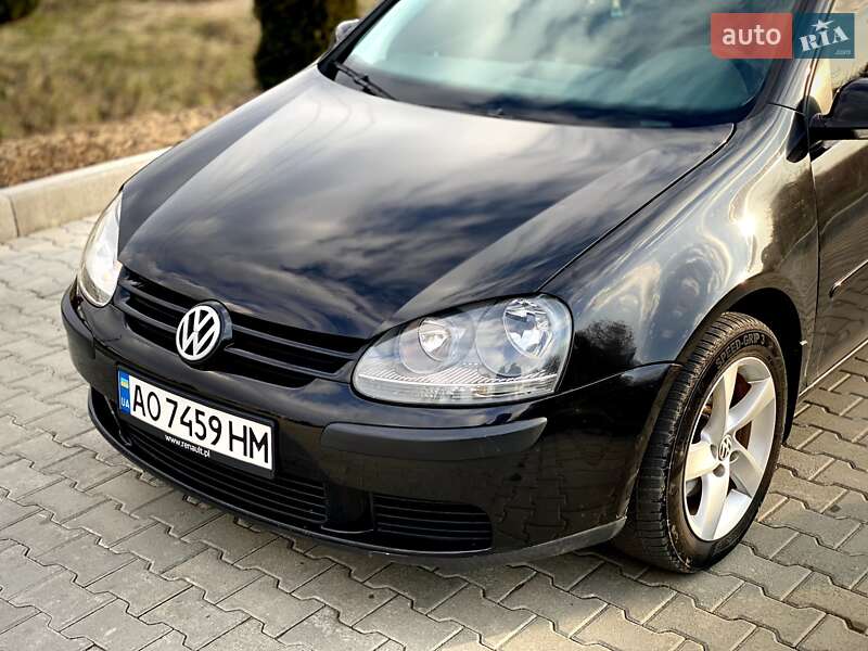 Хетчбек Volkswagen Golf 2004 в Мукачевому