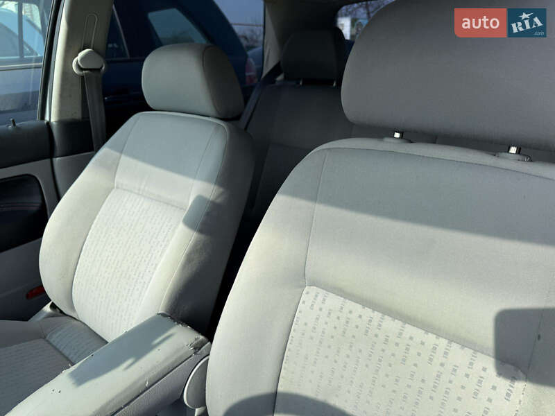 Хетчбек Volkswagen Golf 2003 в Звягелі