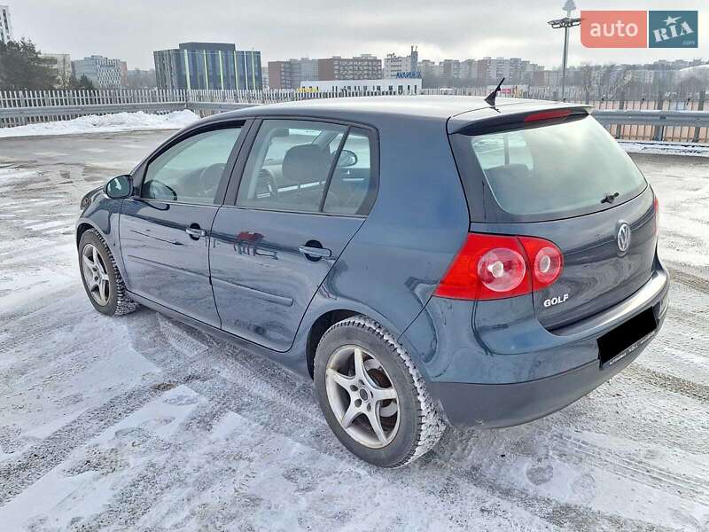 Хетчбек Volkswagen Golf 2008 в Умані