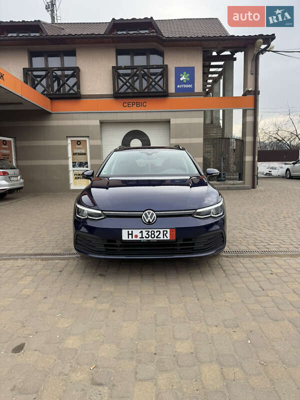 Универсал Volkswagen Golf 2021 в Сваляве