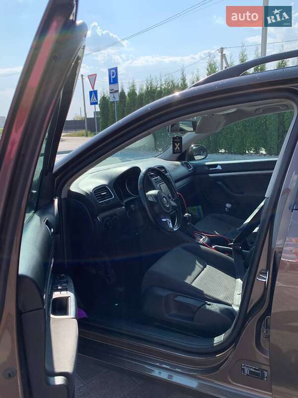 Універсал Volkswagen Golf 2010 в Луцьку