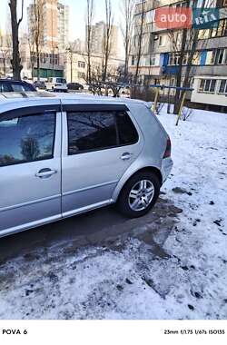 Хетчбек Volkswagen Golf 2001 в Києві