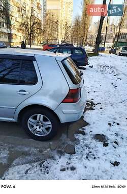 Хетчбек Volkswagen Golf 2001 в Києві