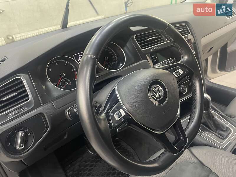 Универсал Volkswagen Golf 2018 в Киеве