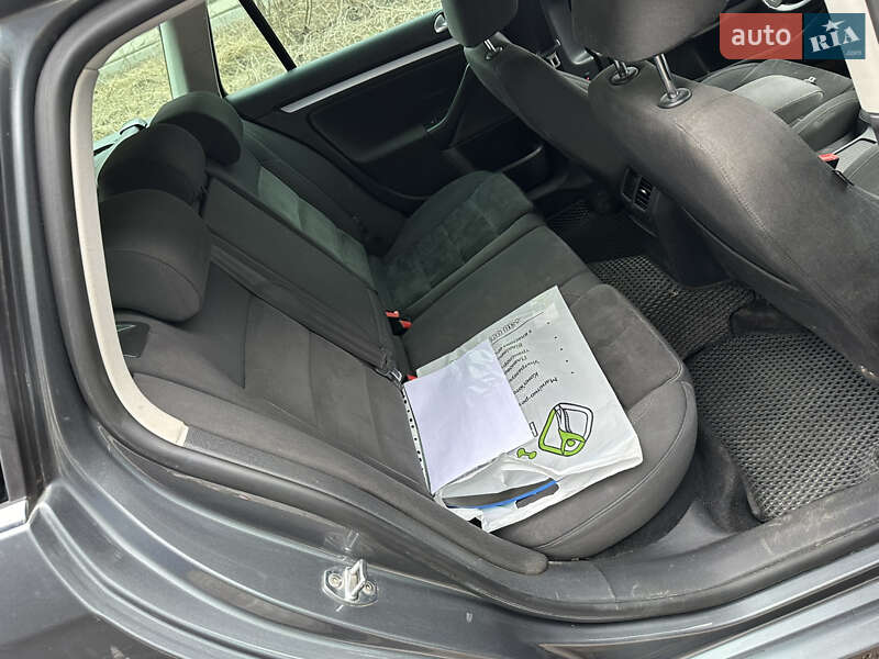 Универсал Volkswagen Golf 2012 в Житомире