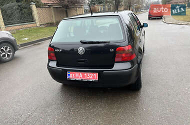 Хэтчбек Volkswagen Golf 2001 в 