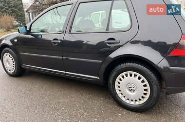 Хэтчбек Volkswagen Golf 2001 в 