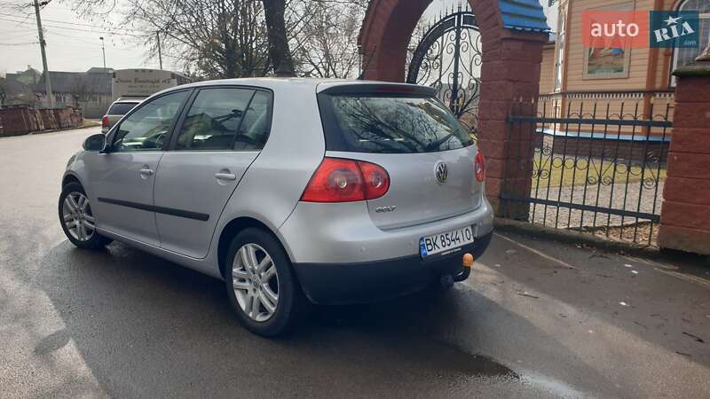 Хэтчбек Volkswagen Golf 2007 в Ровно