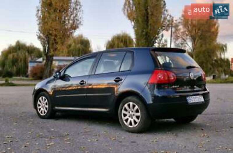 Хэтчбек Volkswagen Golf 2005 в Волочиске