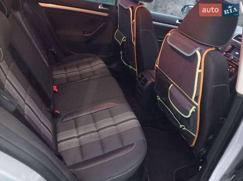 Універсал Volkswagen Golf 2013 в Хмільнику