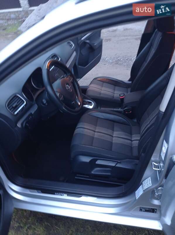 Універсал Volkswagen Golf 2013 в Хмільнику