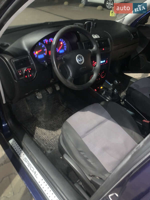 Хэтчбек Volkswagen Golf 2002 в Житомире