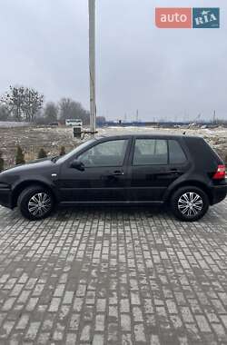 Хэтчбек Volkswagen Golf 2003 в 