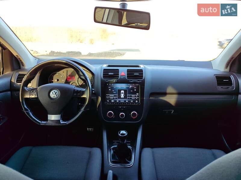 Хэтчбек Volkswagen Golf 2005 в Львове