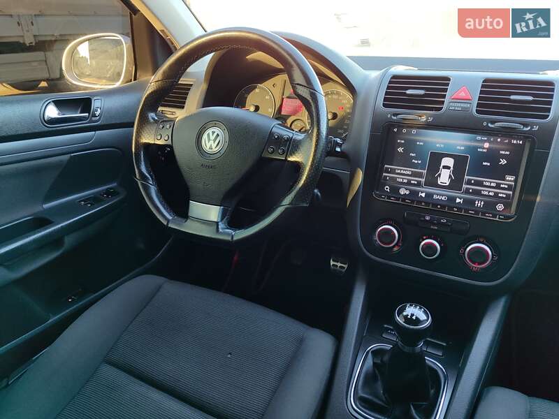 Хэтчбек Volkswagen Golf 2005 в Львове
