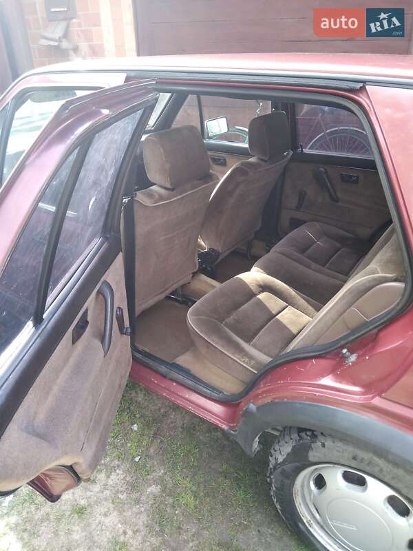 Хэтчбек Volkswagen Golf 1987 в Березному