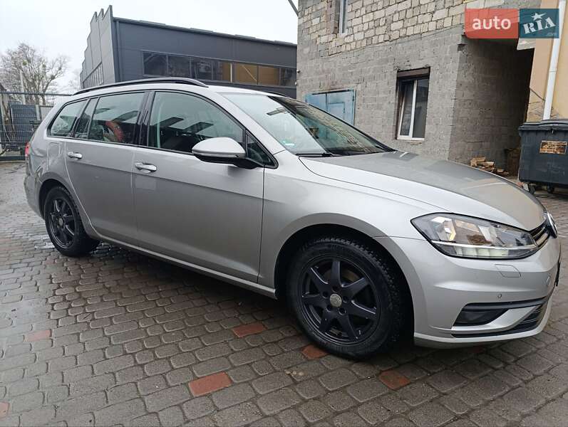 Універсал Volkswagen Golf 2018 в Пустомитах