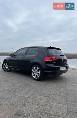 Хэтчбек Volkswagen Golf 2015 в 