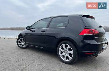 Хэтчбек Volkswagen Golf 2015 в 