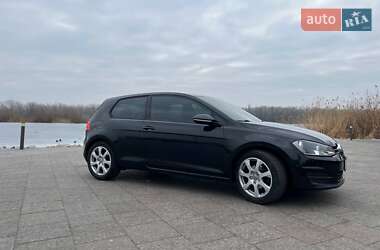 Хэтчбек Volkswagen Golf 2015 в 