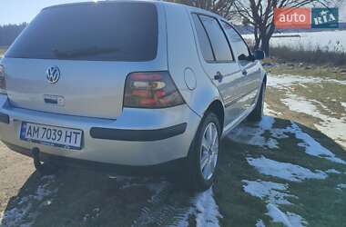 Хетчбек Volkswagen Golf 2002 в Радомишлі