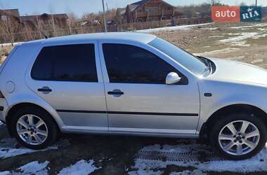 Хетчбек Volkswagen Golf 2002 в Радомишлі