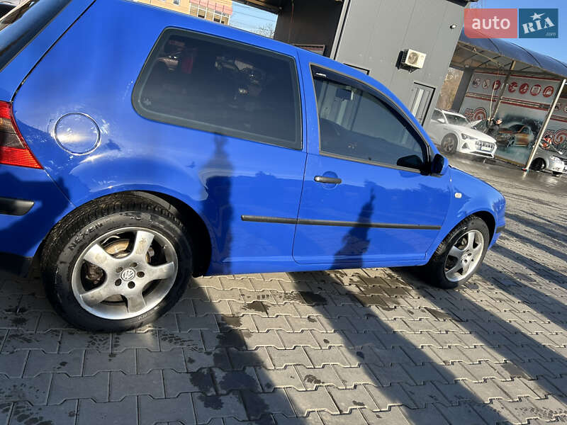 Хетчбек Volkswagen Golf 2000 в Чернівцях