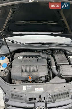 Хэтчбек Volkswagen Golf 2004 в 