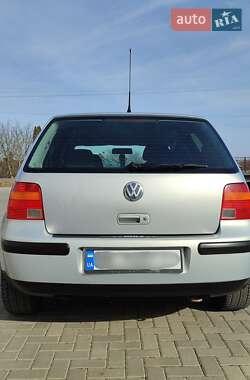Хетчбек Volkswagen Golf 1999 в 