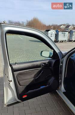 Хетчбек Volkswagen Golf 1999 в 