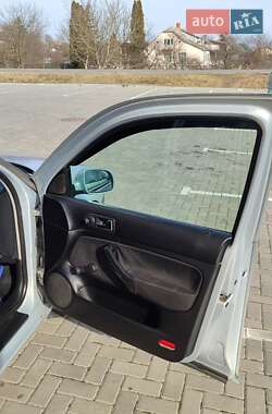 Хетчбек Volkswagen Golf 1999 в 
