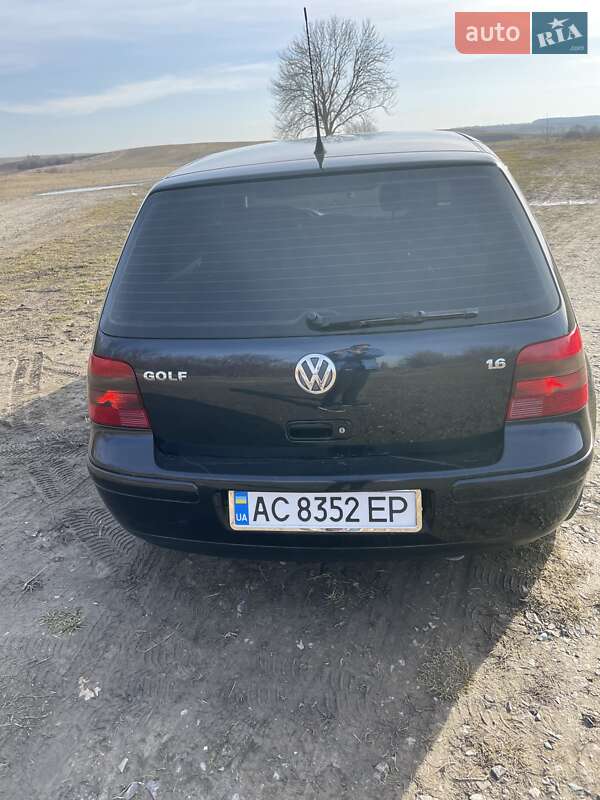 Хетчбек Volkswagen Golf 2001 в Луцьку