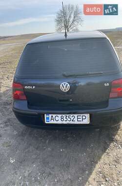 Хэтчбек Volkswagen Golf 2001 в 