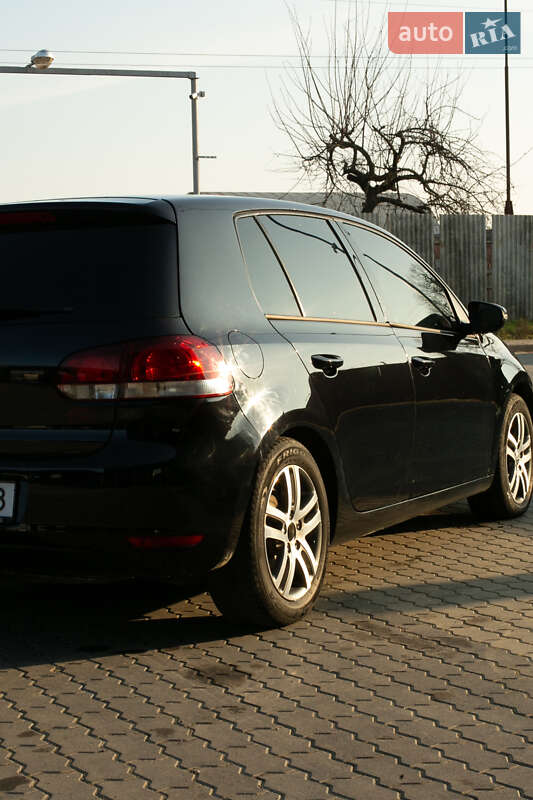 Хэтчбек Volkswagen Golf 2009 в Ужгороде