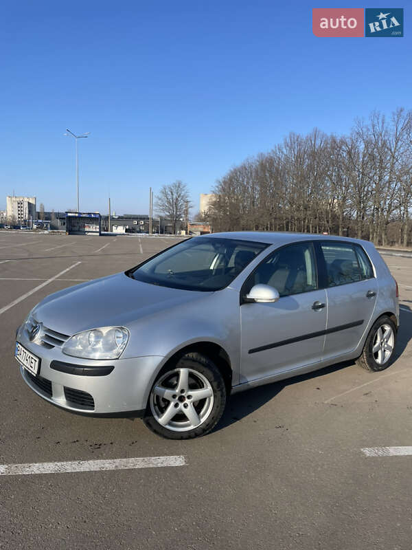 Хэтчбек Volkswagen Golf 2005 в Кропивницком