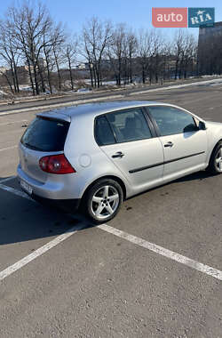 Хэтчбек Volkswagen Golf 2005 в Кропивницком