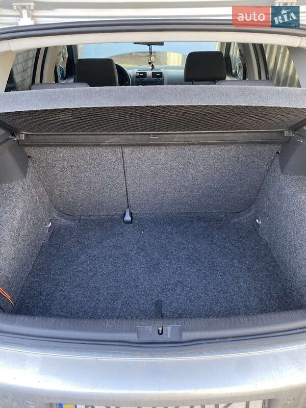 Хэтчбек Volkswagen Golf 2005 в Валках