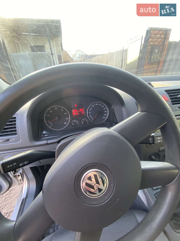 Хэтчбек Volkswagen Golf 2005 в Валках