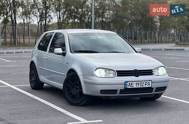 Хетчбек Volkswagen Golf 2000 в Дніпрі