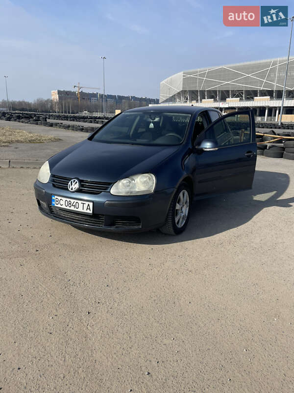 Хэтчбек Volkswagen Golf 2005 в 